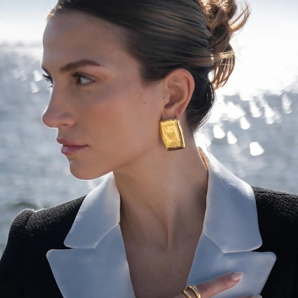 Trendy vintage style stud earrings A714
